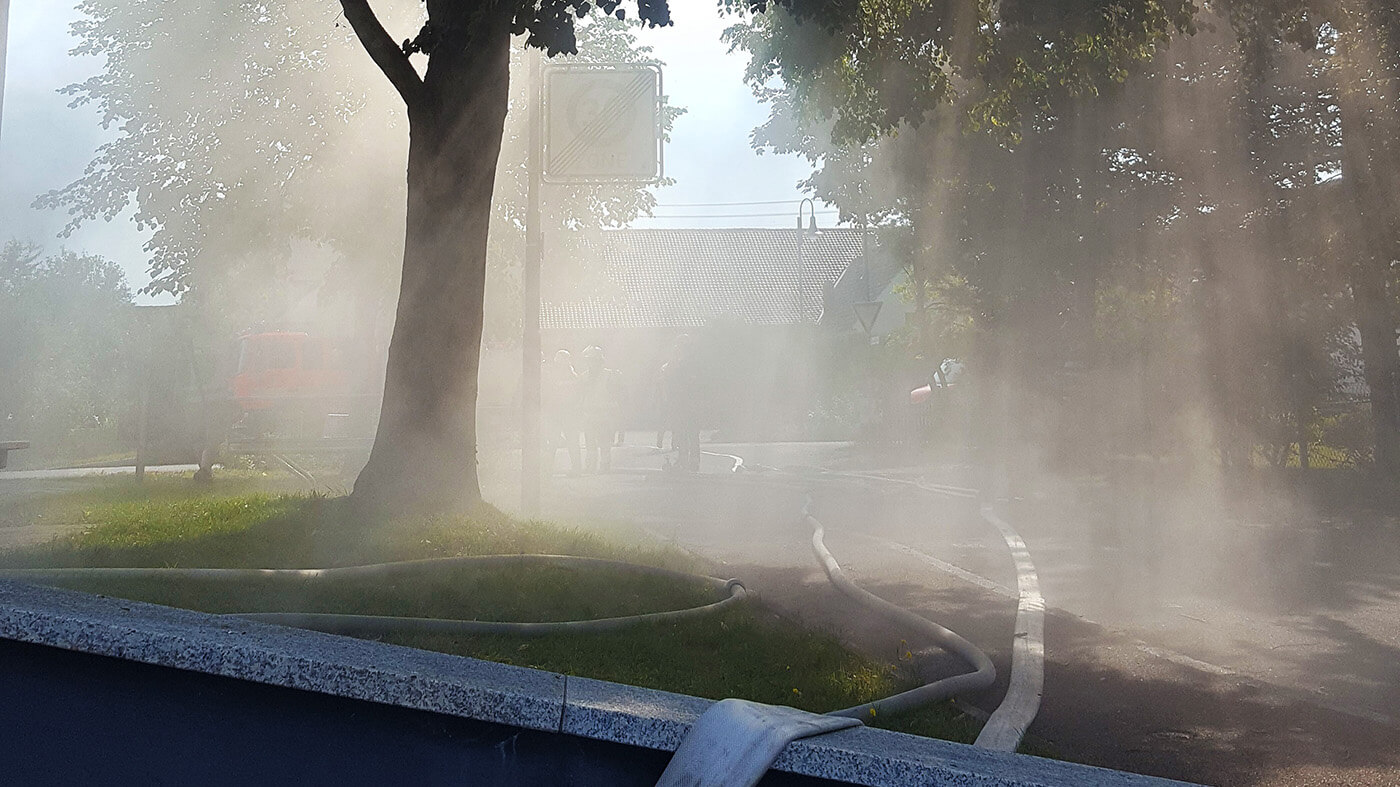 Foto vor dem Feuerwehrhaus in Ostendorf bei einer Übung